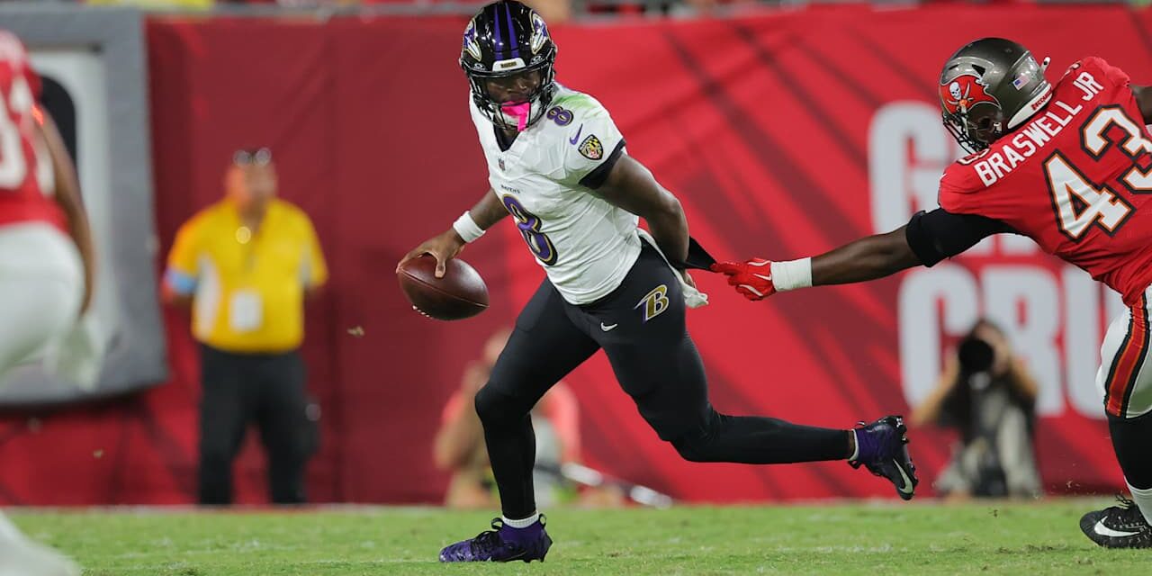 The Lamar Jackson Five Lights Up Buccaneers on 'Monday Night Football'