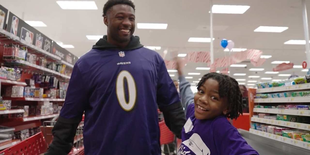 Roquan Smith, Ravens Give Back to Baltimore Students for Christmas