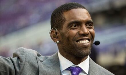 Randy Moss returns to ESPN set amid cancer battle