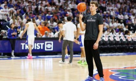 Florida C Micah Handlogten to return from broken leg