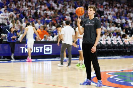 Florida C Micah Handlogten to return from broken leg