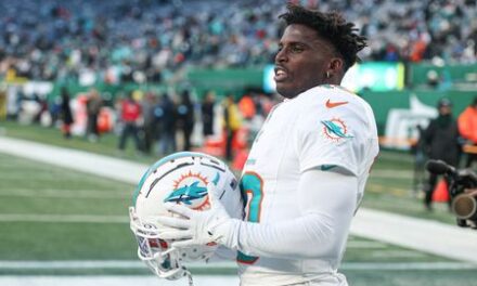 Dolphins coach: WR Tyreek Hill had wrist surgery for ligament damage