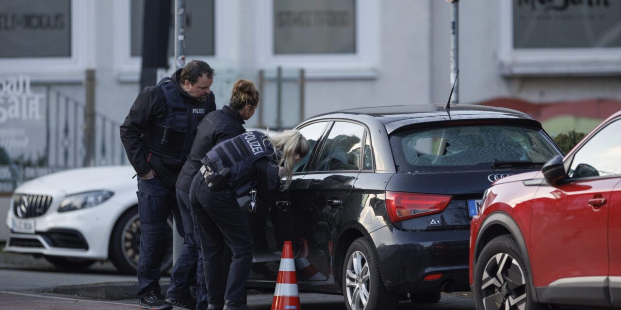 4 people hurt as shots are fired near a courthouse in western Germany