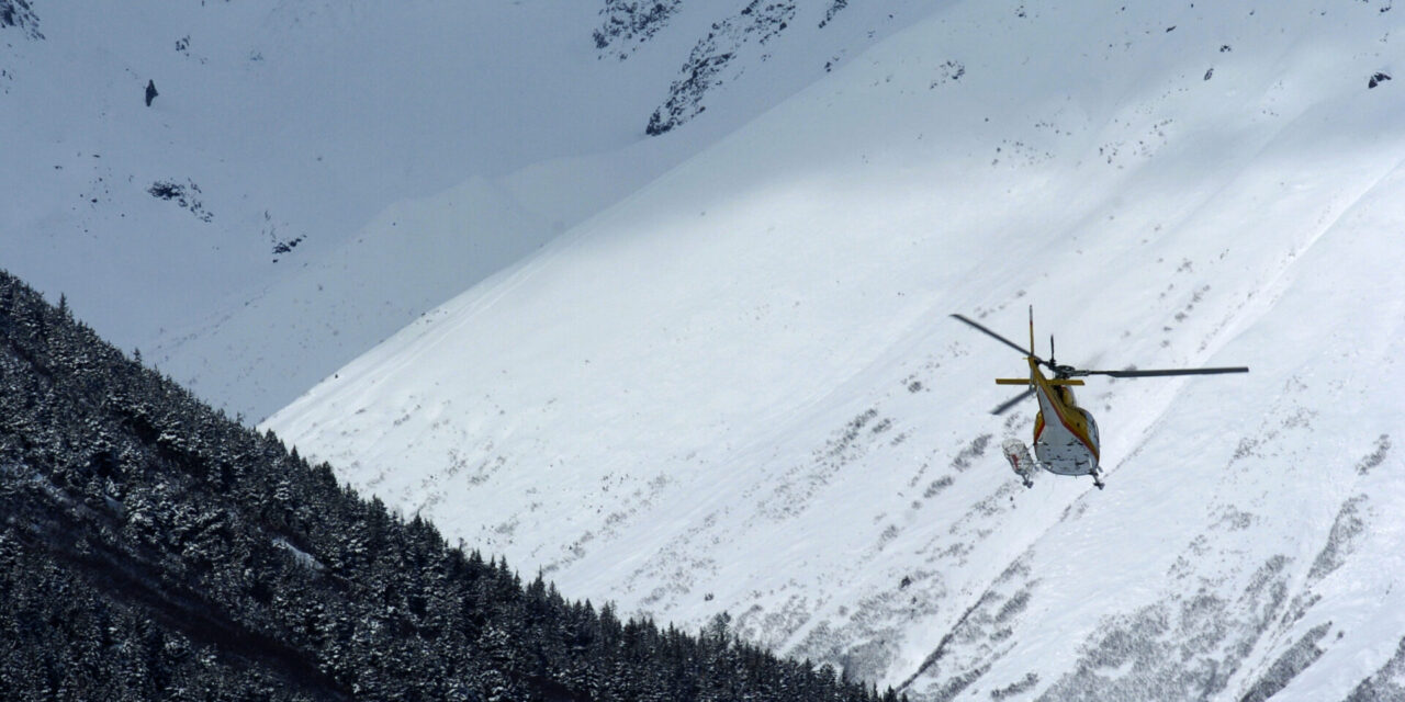 Experts and recovery teams hope to reach site of Alaska avalanche that buried 3 skiers