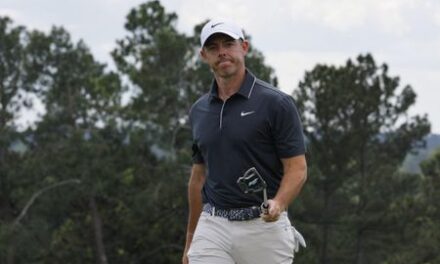 Golf-McIlroy rebounds at Masters to keep Grand Slam hopes alive