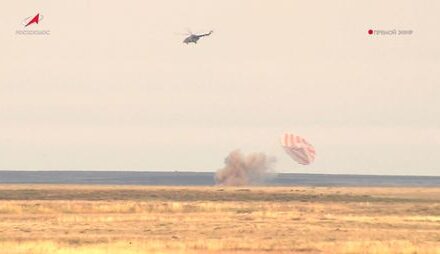 Spacecraft brings Russians, American back to earth, Russia’s space agency says