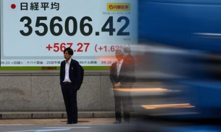 Stocks, dollar eye weekly rise on Trump’s tariff backdown