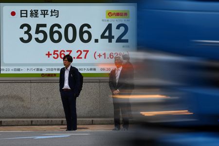 Stocks, dollar eye weekly rise on Trump’s tariff backdown