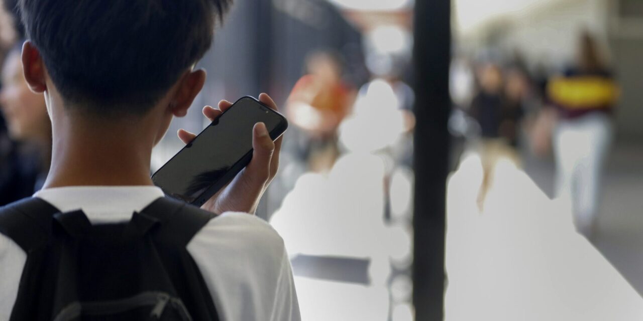 New York lawmakers agree on plan for ‘bell-to-bell’ school cellphone ban