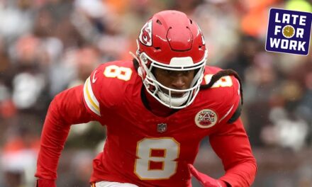 Late for Work: Pundit Says DeAndre Hopkins Was Miscast With Chiefs, Fits Better With Ravens