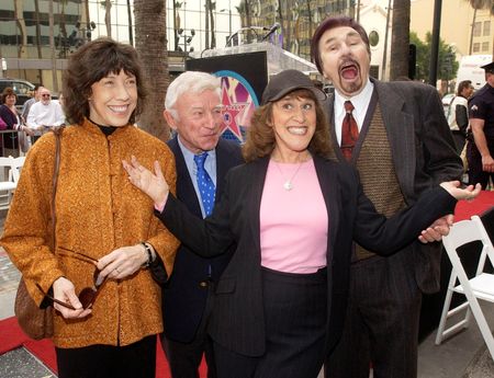 ‘Laugh-In’ star Ruth Buzzi, scowling lady with the handbag, dead at 88