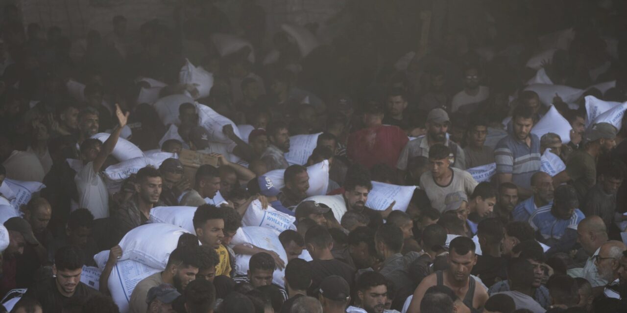 AP PHOTOS: Chaos as hungry Palestinians overrun a Gaza aid site