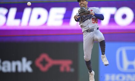 Mookie Betts’ late-night mishap leaves Dodgers star sidelined for 2nd straight game with broken toe
