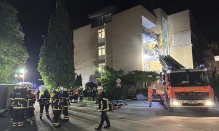 3 patients are killed in a fire that broke out at a hospital in the German city of Hamburg