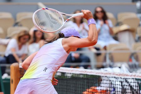 Tennis-Swiatek digs herself out of deep hole to reach French Open last eight