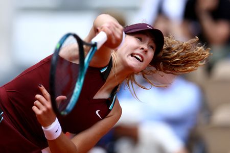 Tennis-Teenager Andreeva downs Kasatkina to reach French Open quarters