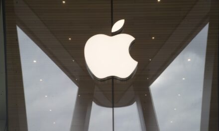Apple’s loses bid to halt court ruling that blocks some fees from its iPhone app store