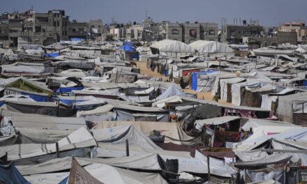 Israel backs an anti-Hamas armed group known for looting aid in Gaza. Here’s what we know