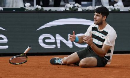Tennis-Alcaraz beats Sinner to win French Open men’s title